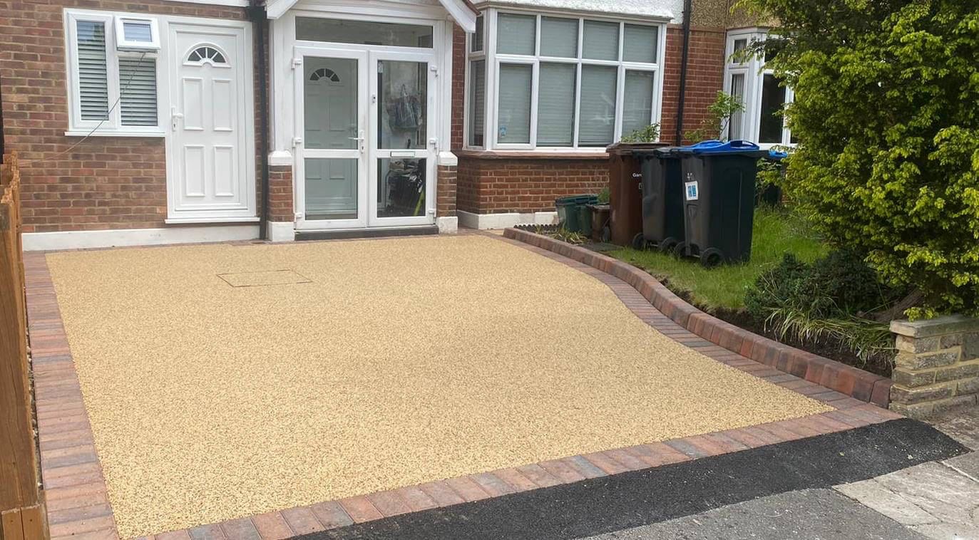 Resin Bound driveway by H Driveways